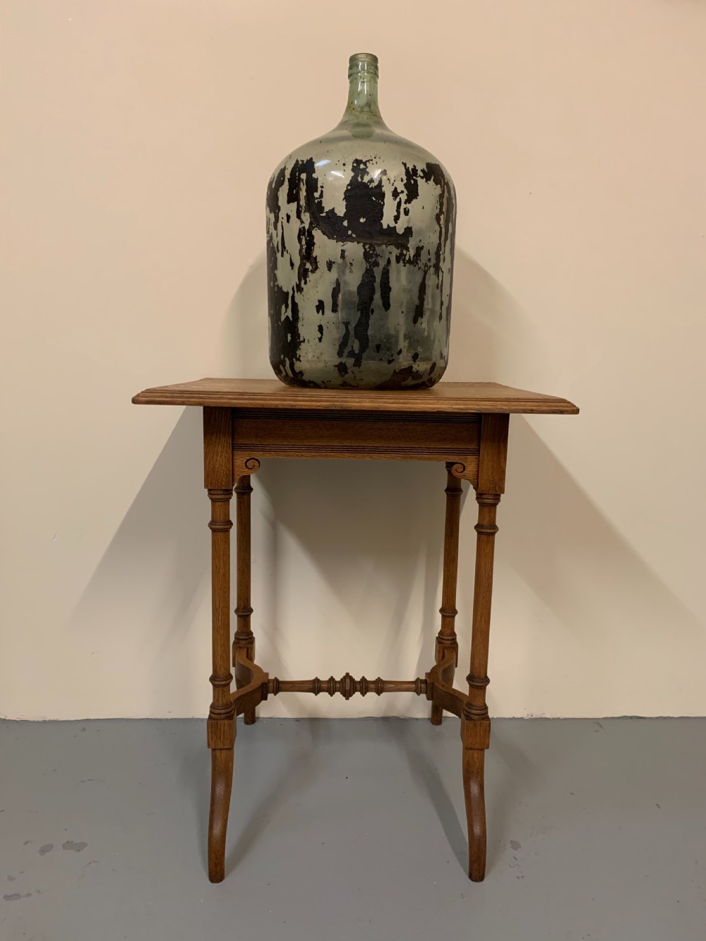 Aesthetic oak lamp table  View XII