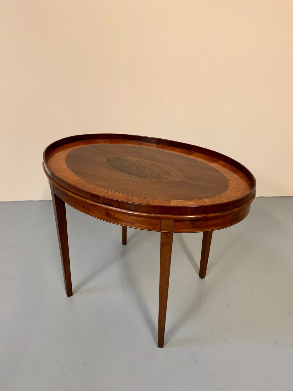 Tray top table