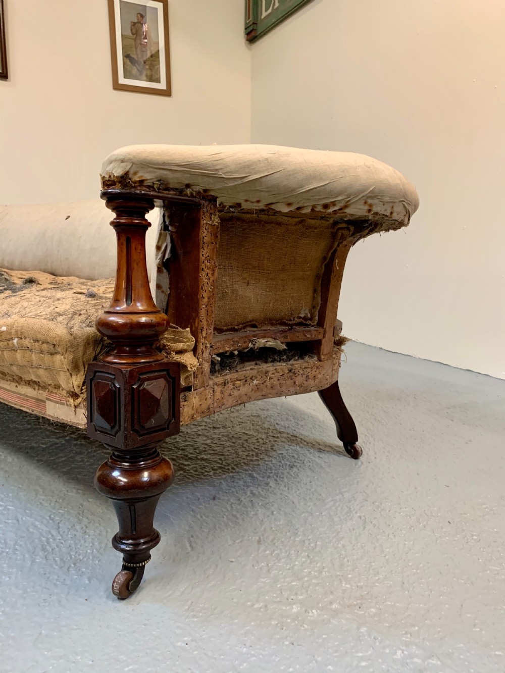 Very large country house sofa View VI