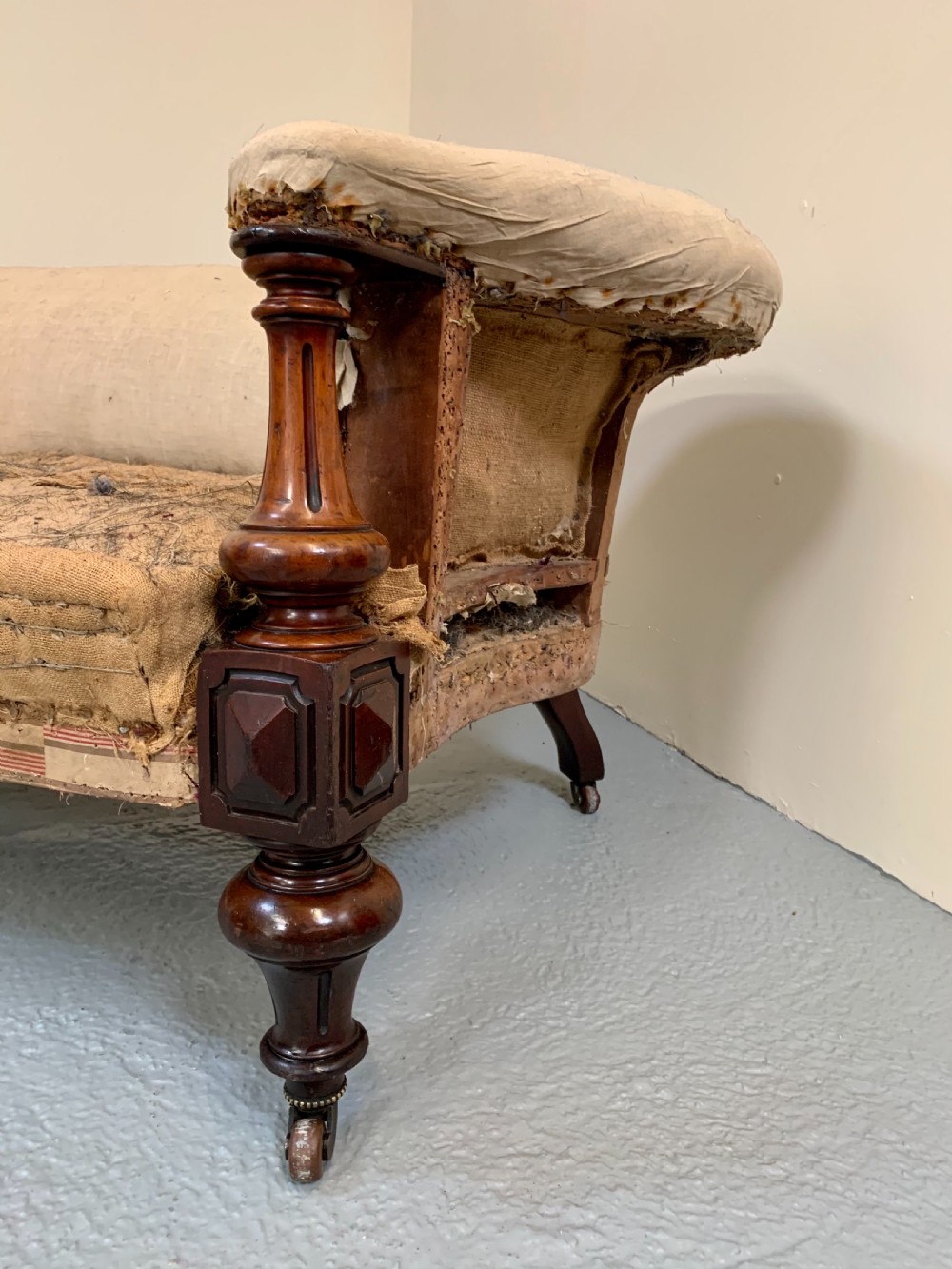 Very large country house sofa View XI