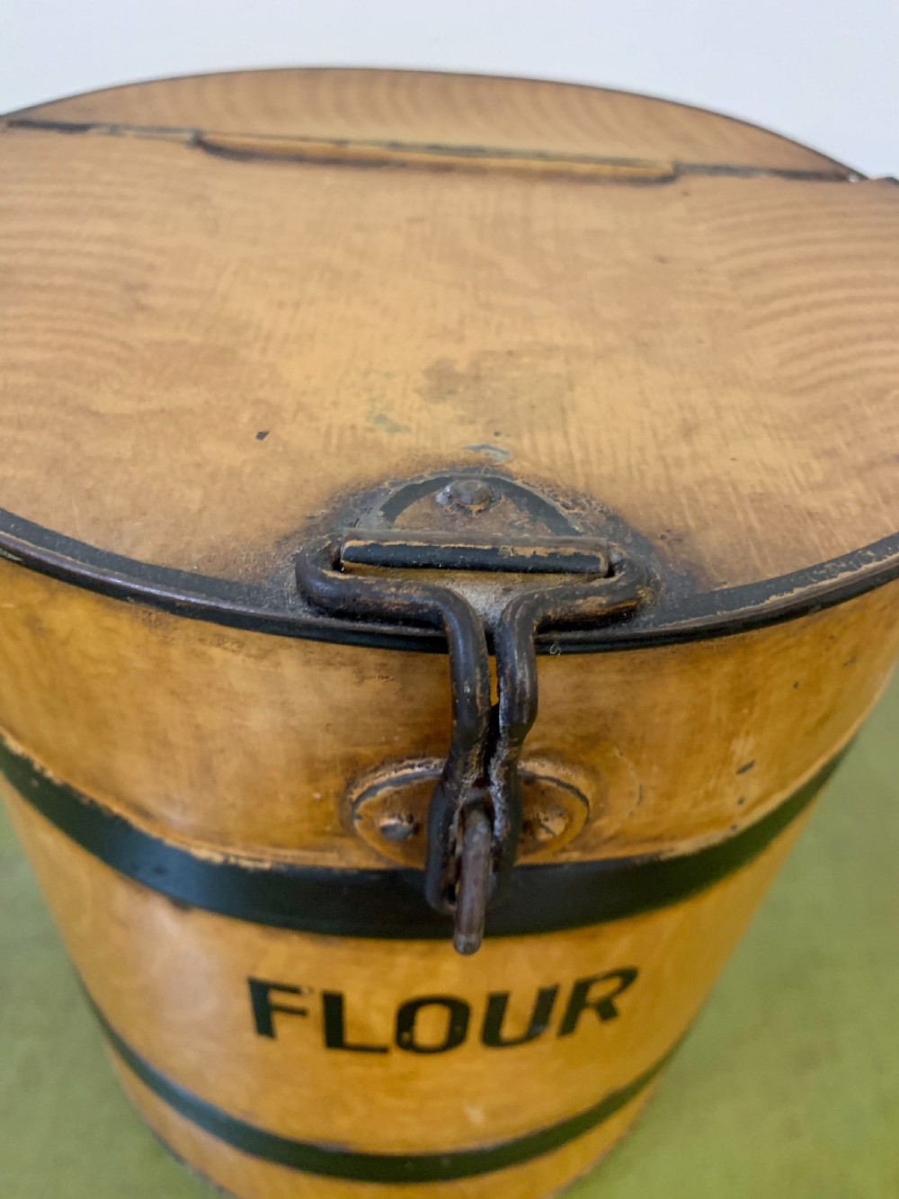 Tole flour bin View IV
