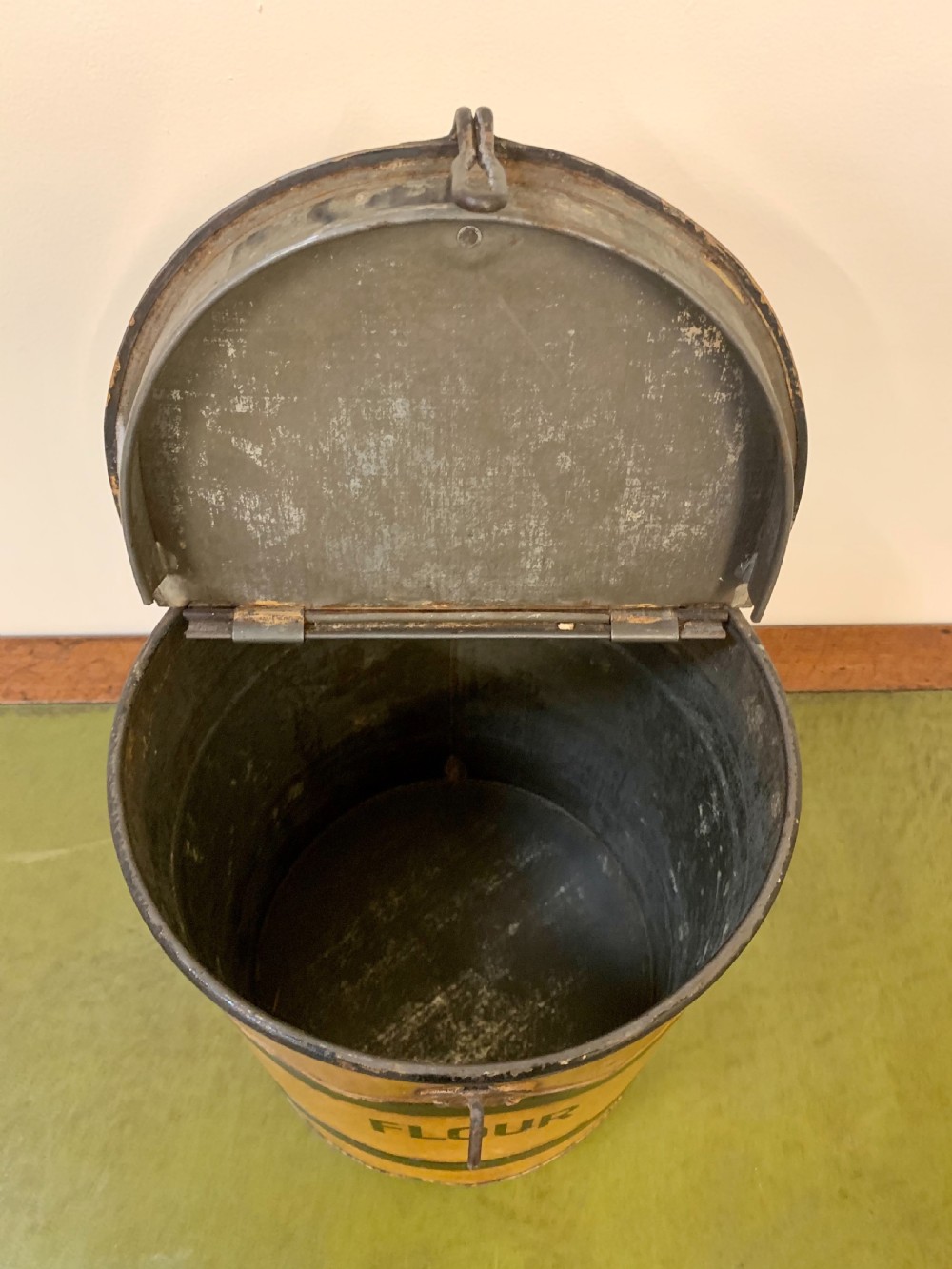Tole flour bin View VI