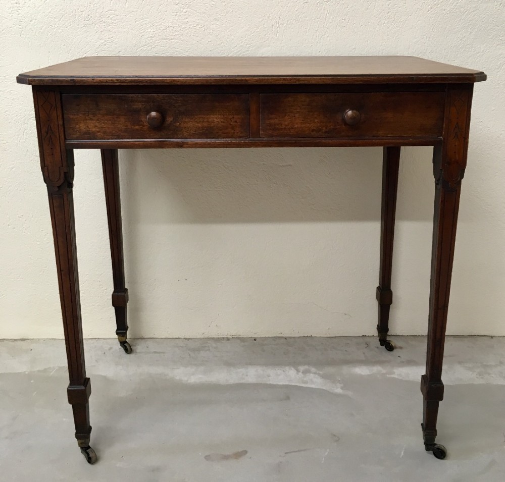 Small Elegant Antique Victorian Mahogany Side Table