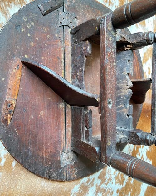 17TH CENTURY OAK GATE LEG STOOL - ADDITIONAL PHOTO 3