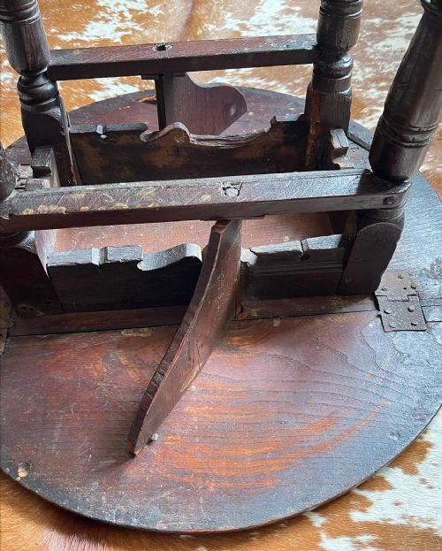 17TH CENTURY OAK GATE LEG STOOL - ADDITIONAL PHOTO 4