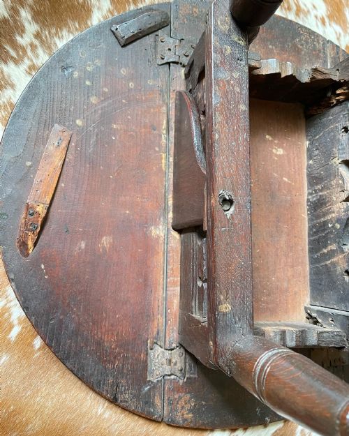 17TH CENTURY OAK GATE LEG STOOL - ADDITIONAL PHOTO 7