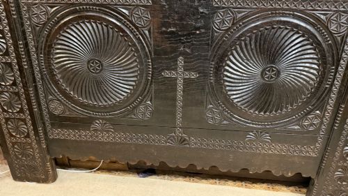 16TH CENTURY OAK COFFER FRONT - ADDITIONAL PHOTO 10