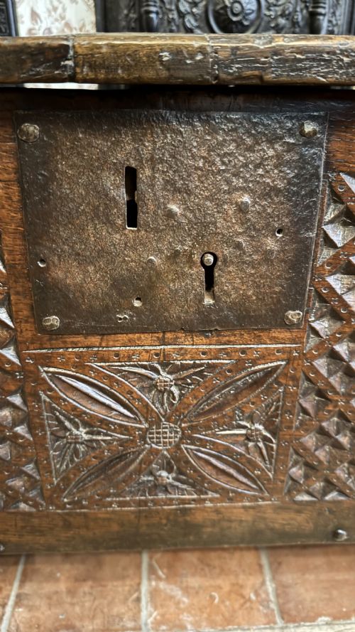 16TH CENTURY OAK PLANK COFFER - ADDITIONAL PHOTO 7