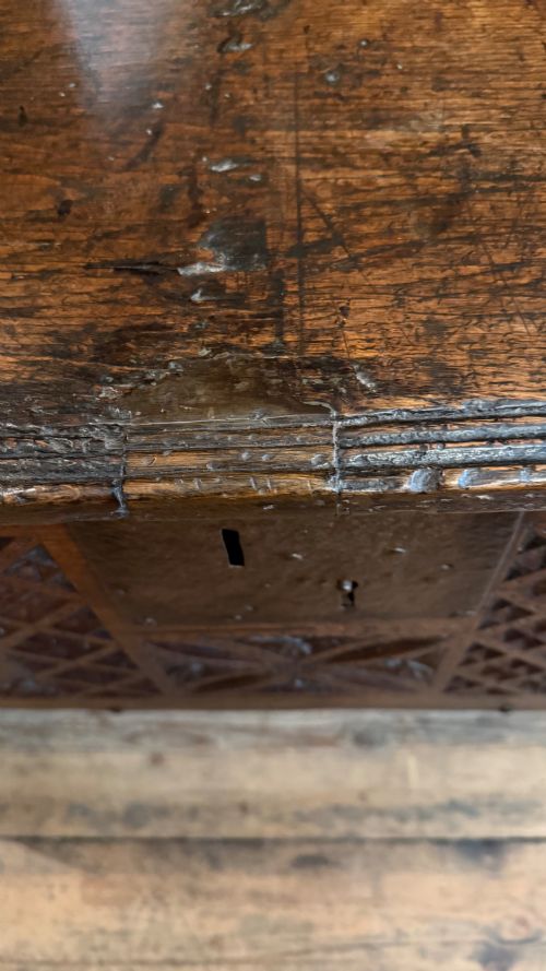 16TH CENTURY OAK PLANK COFFER - ADDITIONAL PHOTO 12