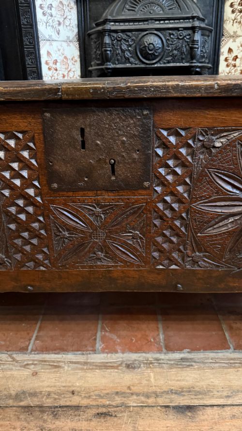 16TH CENTURY OAK PLANK COFFER - ADDITIONAL PHOTO 13