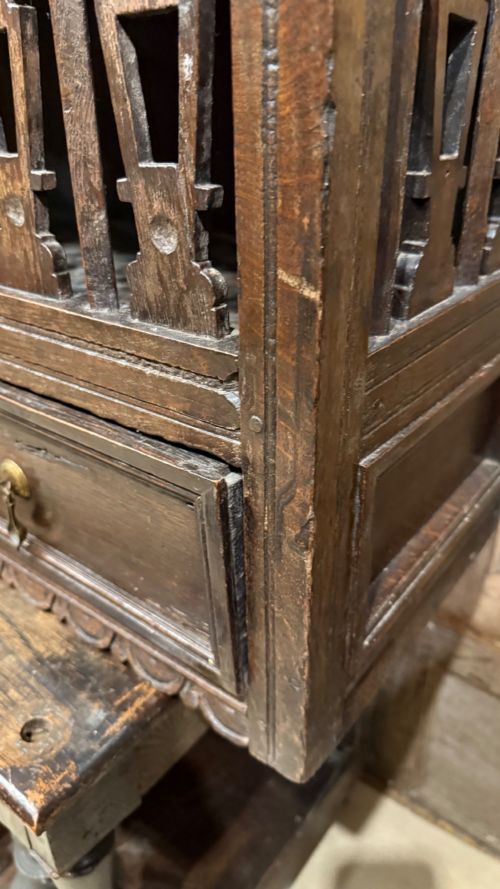 17TH CENTURY OAK HANGING CUPBOARD - ADDITIONAL PHOTO 3