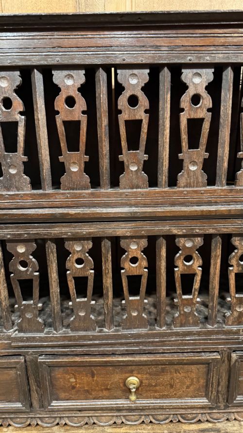 17TH CENTURY OAK HANGING CUPBOARD - ADDITIONAL PHOTO 4