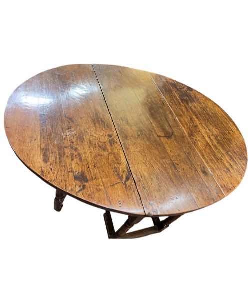 18th Century Walnut Gateleg Table
