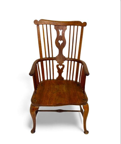 An 18th-century Thames Valley Windsor armchair featuring a high comb back with spindles, a pierced heart splat, a contoured saddle seat, and cabriole front legs. View II