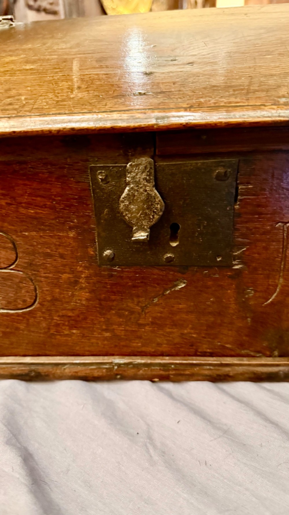 An 18th-century oak Bible box featuring a sloped hinged lid, incised initials WB, the date 1733, and a central iron lock plate. View IV