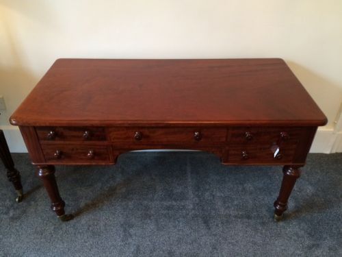 Quality Holland & Sons Victorian Mahogany Dressing Table
