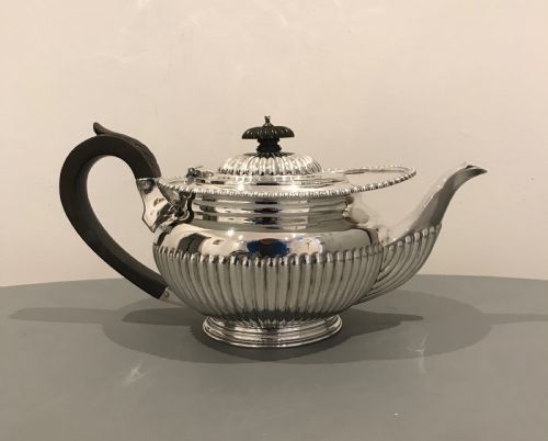 Quality George V Solid Silver Teapot, 788 Grams