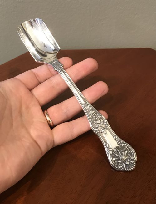 Superb Quality Victorian Queens Pattern Silver Stilton Scoop