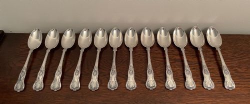 Good Set of 12 Edwardian Solid Silver Teaspoons