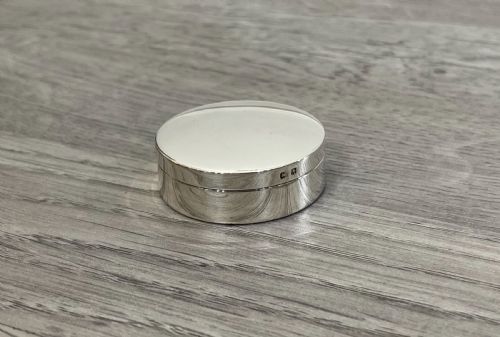 George V Solid Silver Pill Box, 1922 (1 of 2)