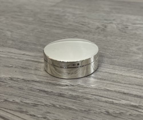 George V Solid Silver Pill Box, 1922 (2 of 2)
