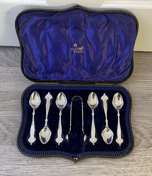 Cased Set of Art Nouveau Solid Silver Spoons & Tongs