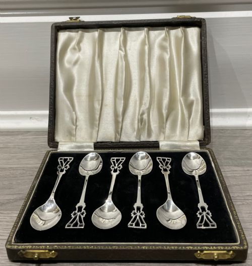 Pretty Set of Six Solid Silver Teaspoons by Lanson Ltd