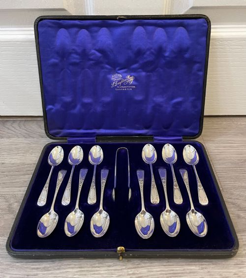 Good Set of 12 George V Solid Silver Teaspoons and Sugar Tongs