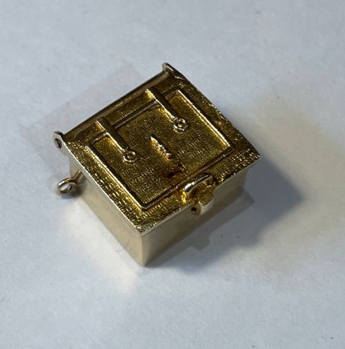 9ct Gold Charm Pendant Safe