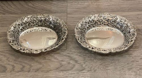 Quality Pair of Bon Bon Baskets, 1903/1904