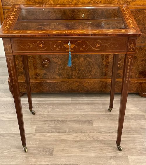 Beautiful Edwardian Inlaid Fiddleback Mahogany Bijouterie Table