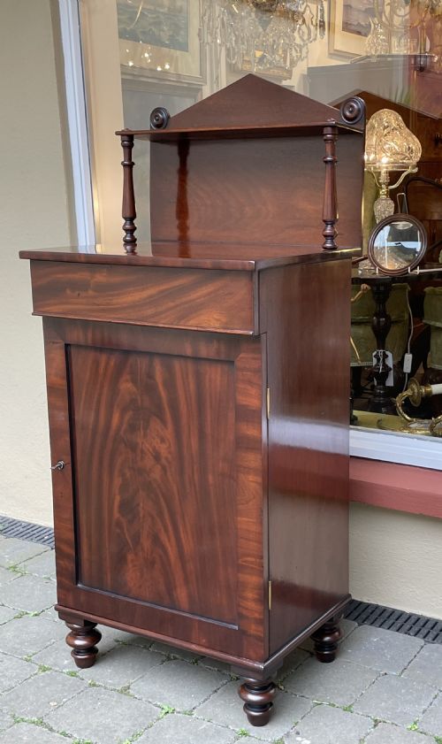 DIMINUTIVE EARLY VICTORIAN MAHOGANY CHIFFONIER SIDEBOARD - ADDITIONAL PHOTO 5