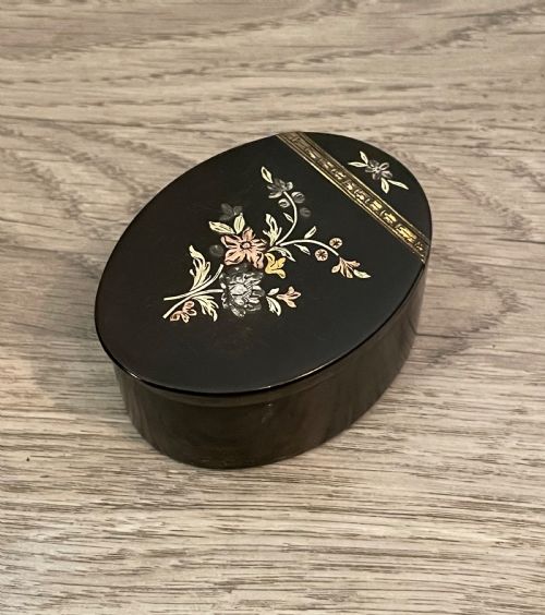 George III Tortoiseshell and Gold Pique Snuff Box