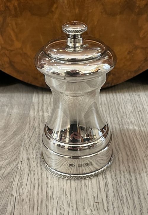ELIZABETH II SOLID SILVER PEPPER GRINDER