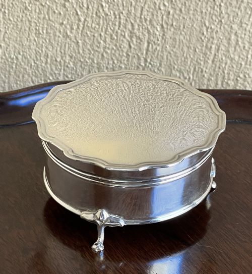 fig 1. George V solid silver jewellery box