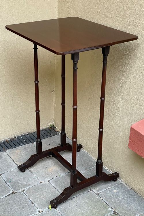 DIMINUTIVE REGENCY MAHOGANY END TABLE