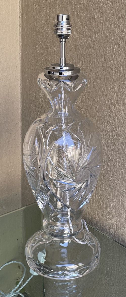 QUALITY CUT CRYSTAL GLASS TABLE LAMP - ADDITIONAL PHOTO 2