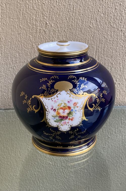 EARLY 20TH CENTURY COALPORT VASE COVER BY E O BALL - ADDITIONAL PHOTO 2