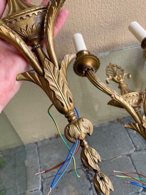 QUALITY PAIR OF FRENCH GILDED BRONZE WALL LIGHTS - ADDITIONAL PHOTO 3