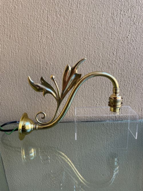 GOOD SET OF FOUR ART NOUVEAU BRASS WALL LIGHTS - ADDITIONAL PHOTO 1