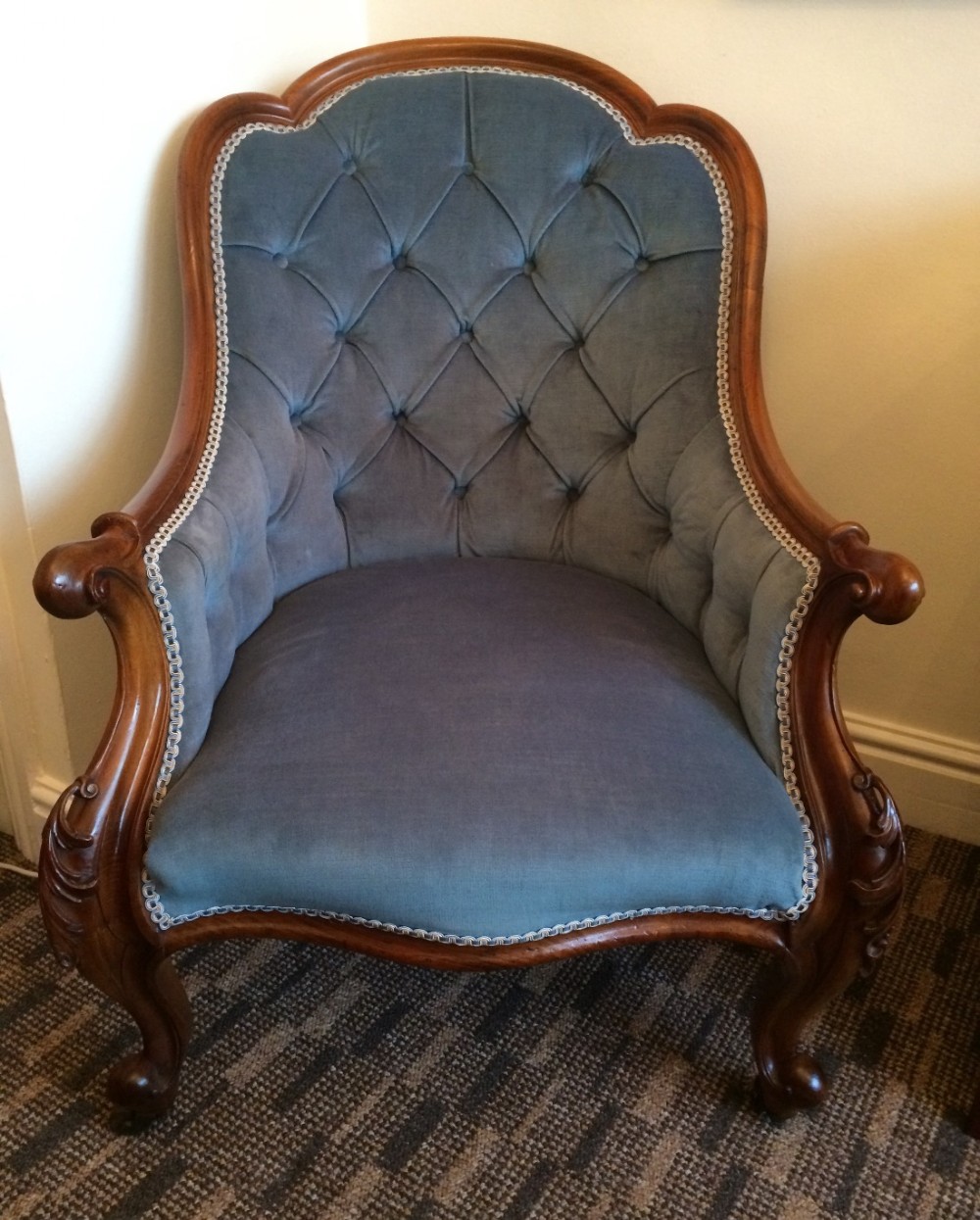 Superb Victorian Walnut Upholstered Chair