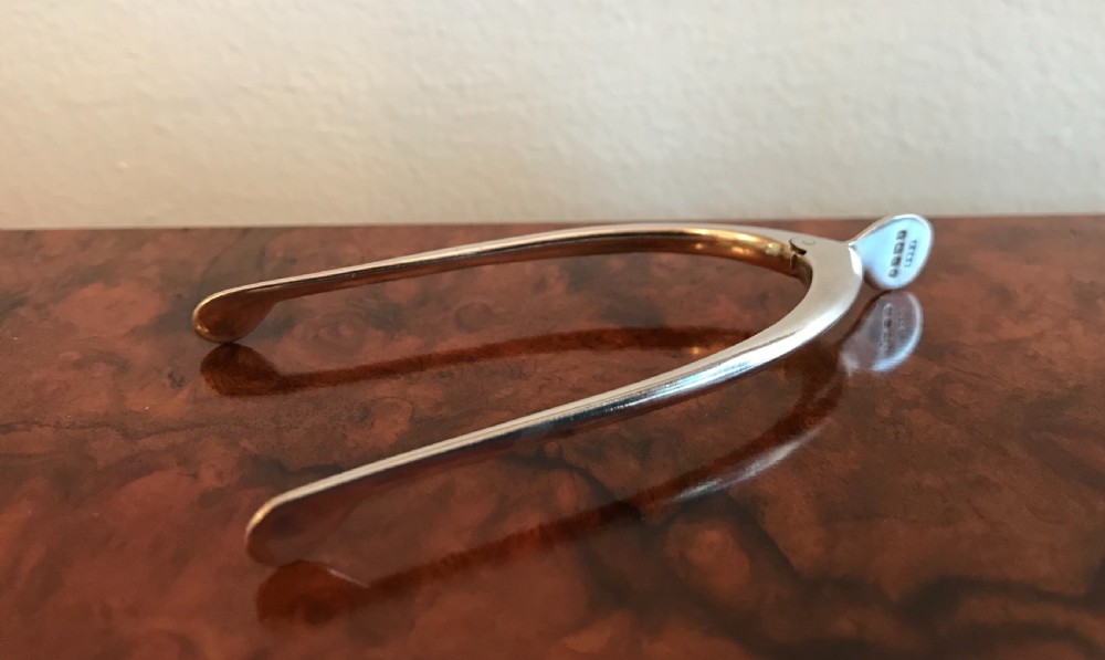 Pair Wishbone Silver Sugar Tongs, Jubilee Mark, 1934 View IV