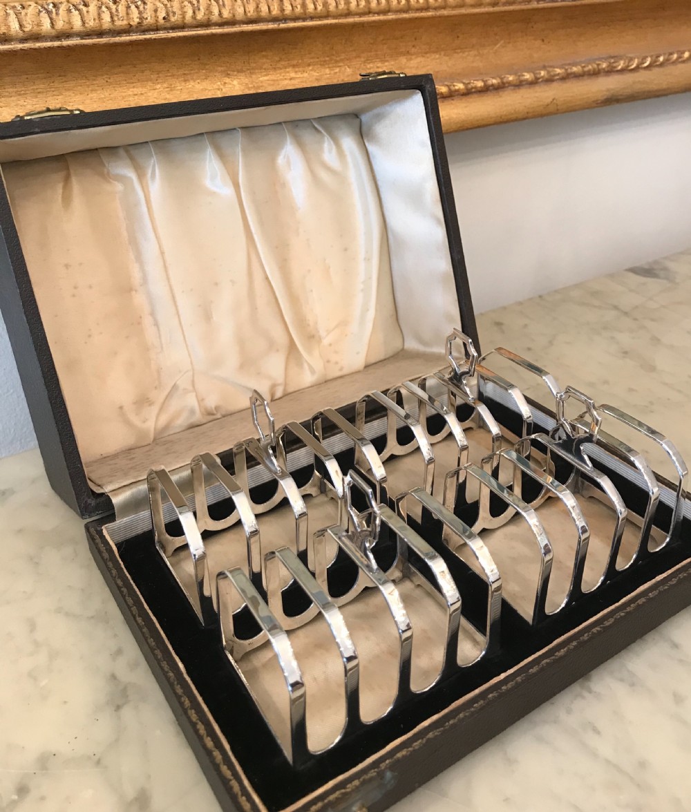 Set of Four Art Deco Solid Silver Toast Racks View VIII