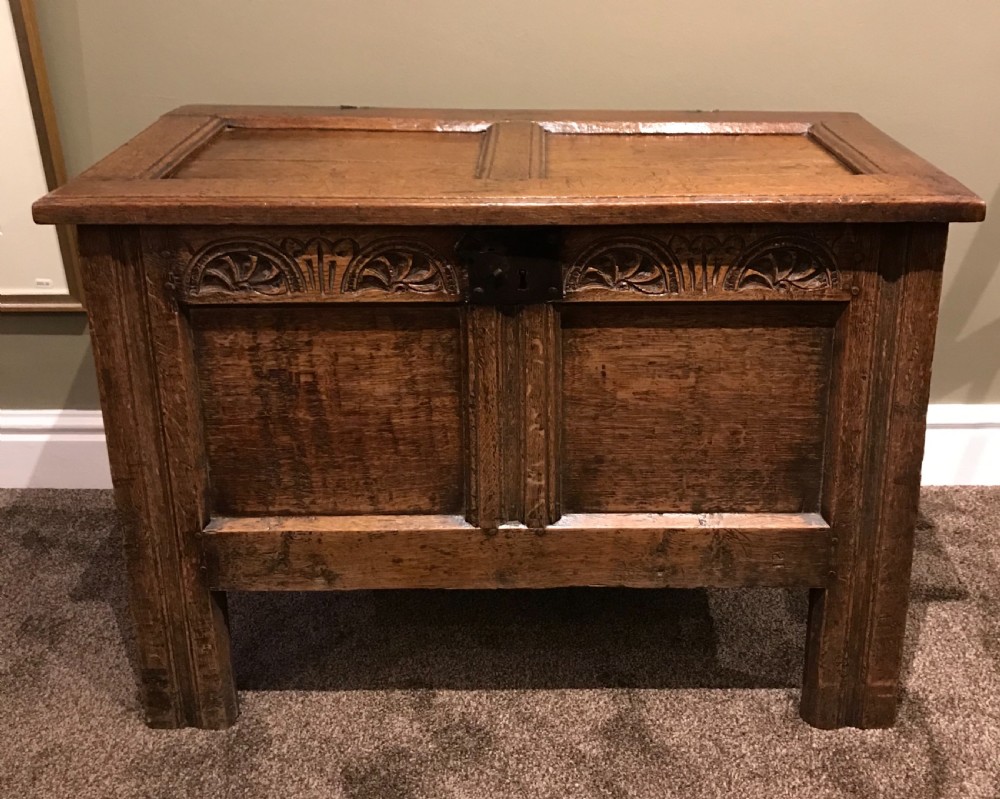 Super 17th Century Oak Coffer