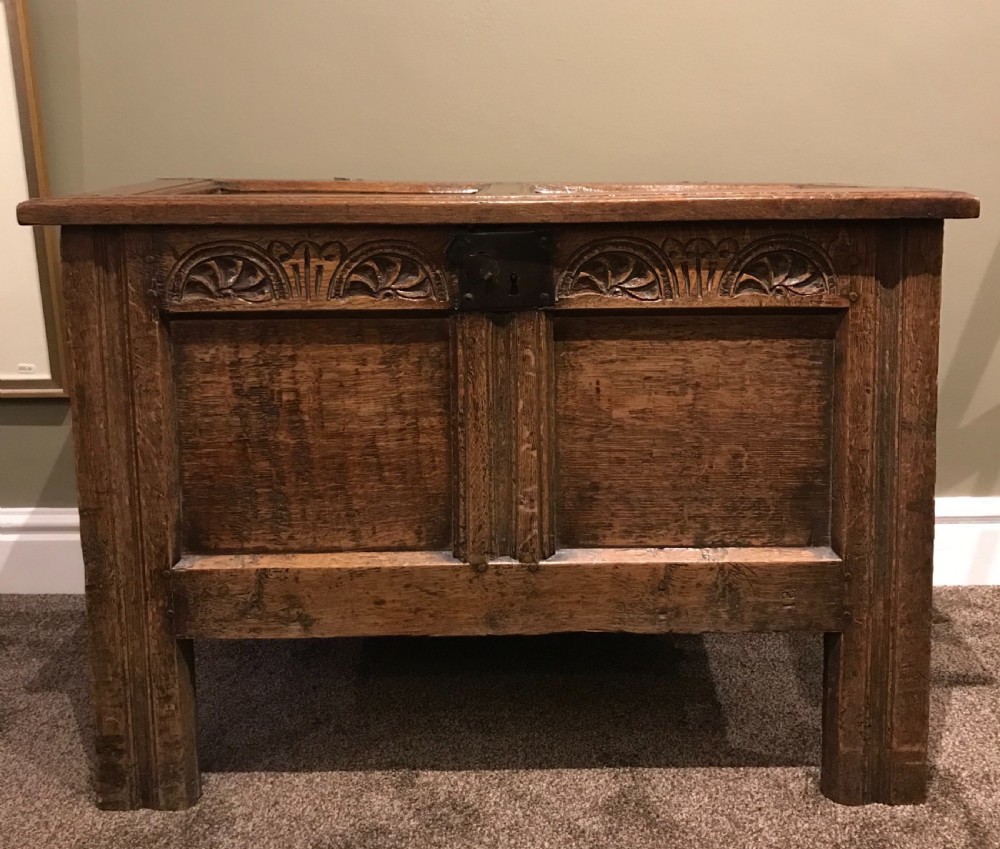 Super 17th Century Oak Coffer View IV