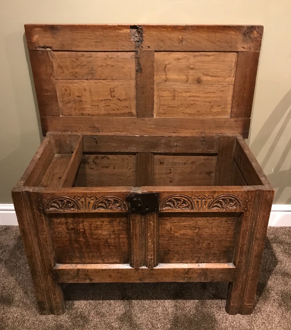 Super 17th Century Oak Coffer View V