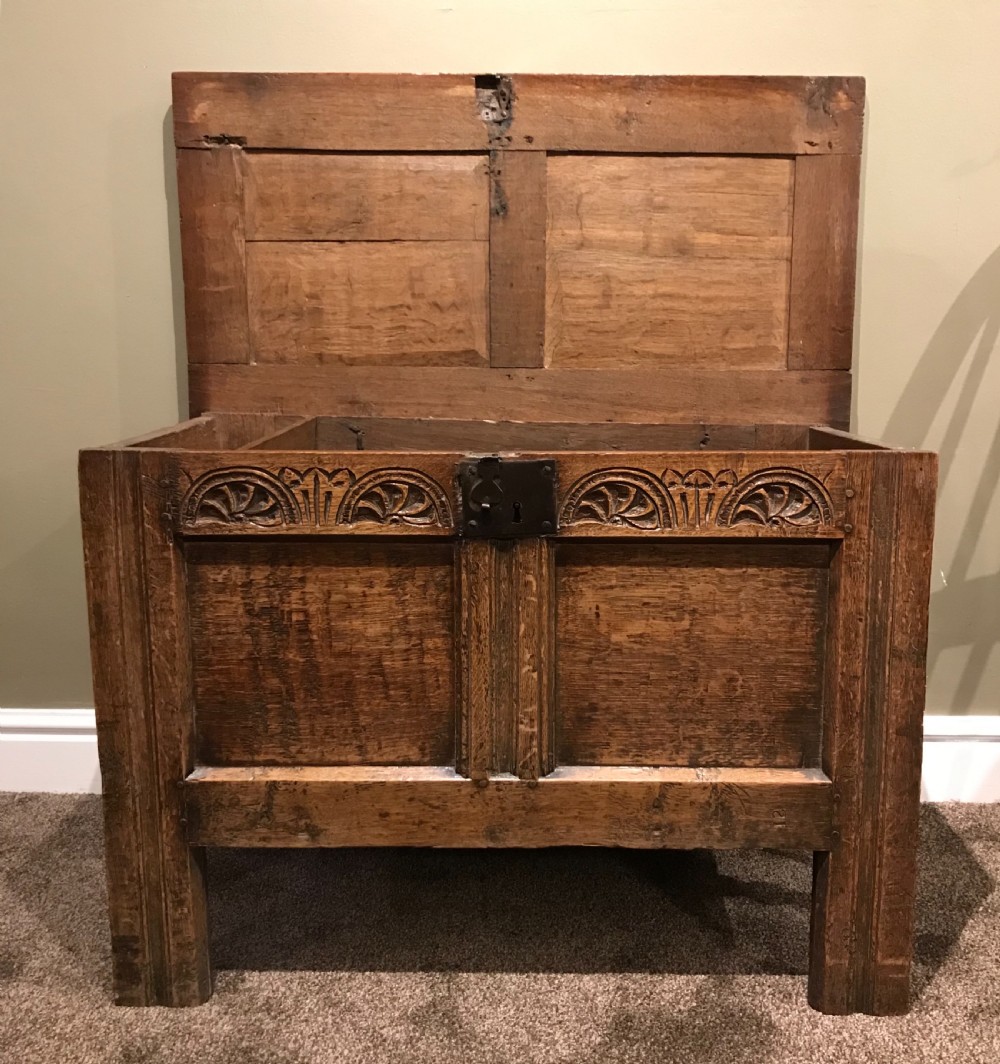 Super 17th Century Oak Coffer View VII