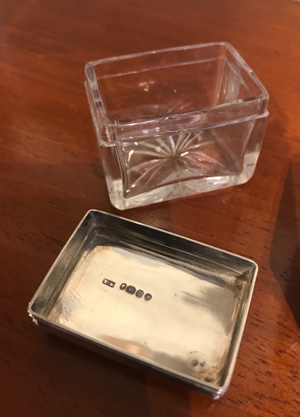 Rare Early Victorian Solid Silver Travelling Inkwell and Nib Box View VII