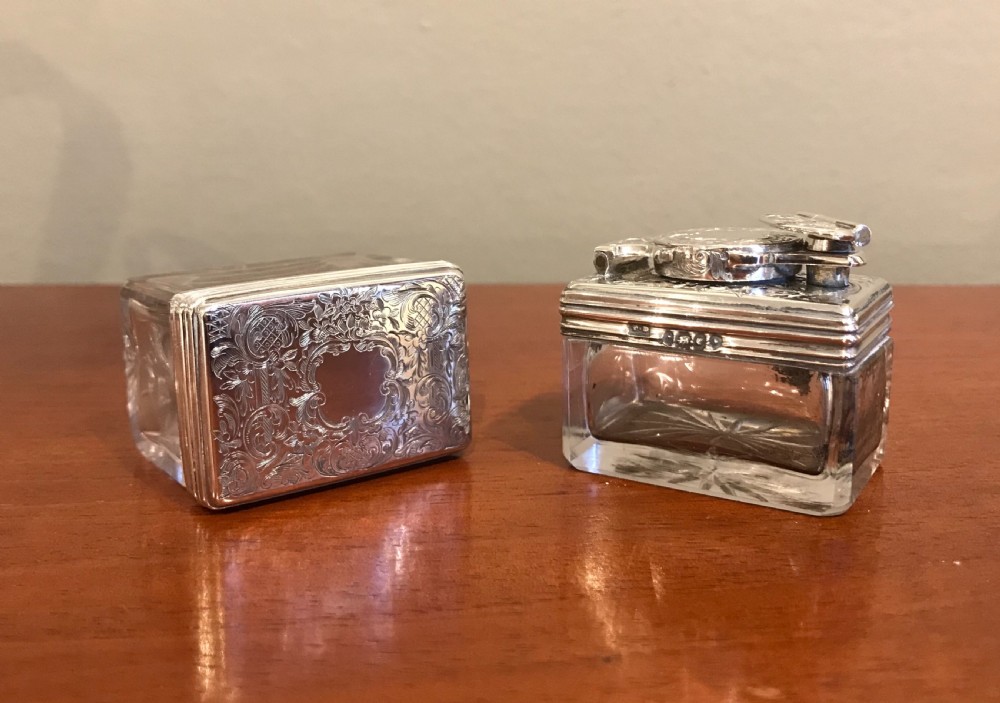Rare Early Victorian Solid Silver Travelling Inkwell and Nib Box View IX