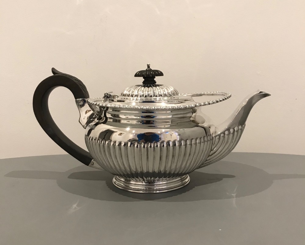 Quality George V Solid Silver Teapot, 788 grams 